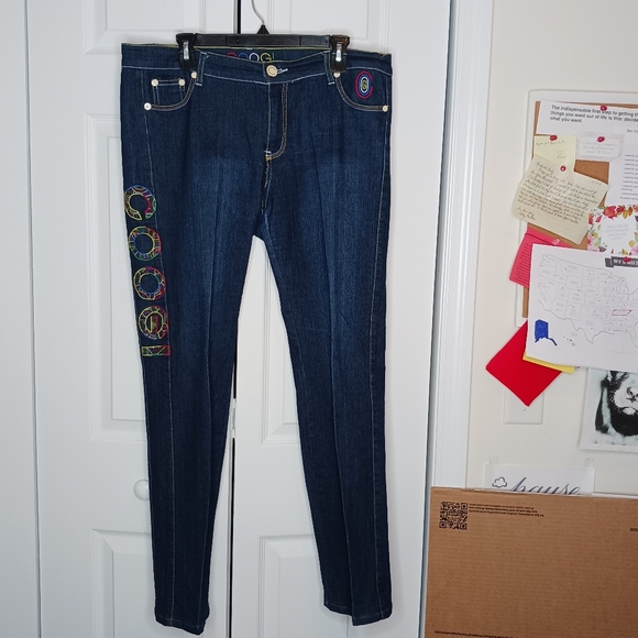 Coogi Embroidered Dark Wash Jeans Sz 13/14 NWOT - Picture 3 of 16